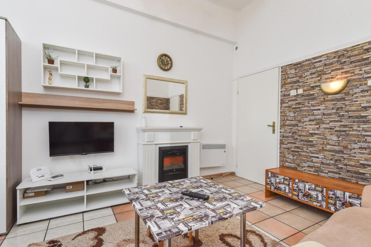 Historical Lion'S Bridge 1-Bedroom Apartment By Flat Mаnager Sofia Luaran gambar