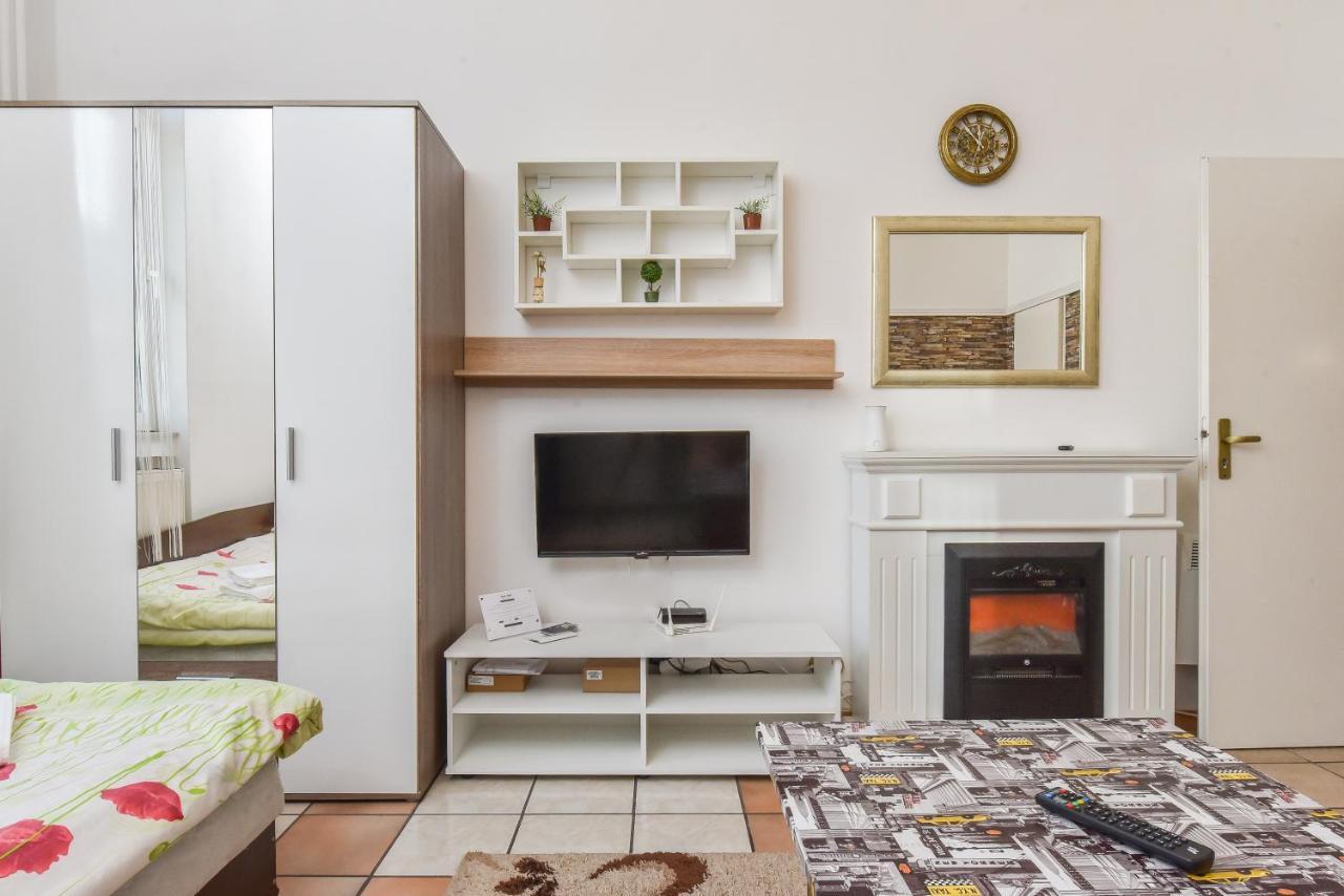 Historical Lion'S Bridge 1-Bedroom Apartment By Flat Mаnager Sofia Luaran gambar